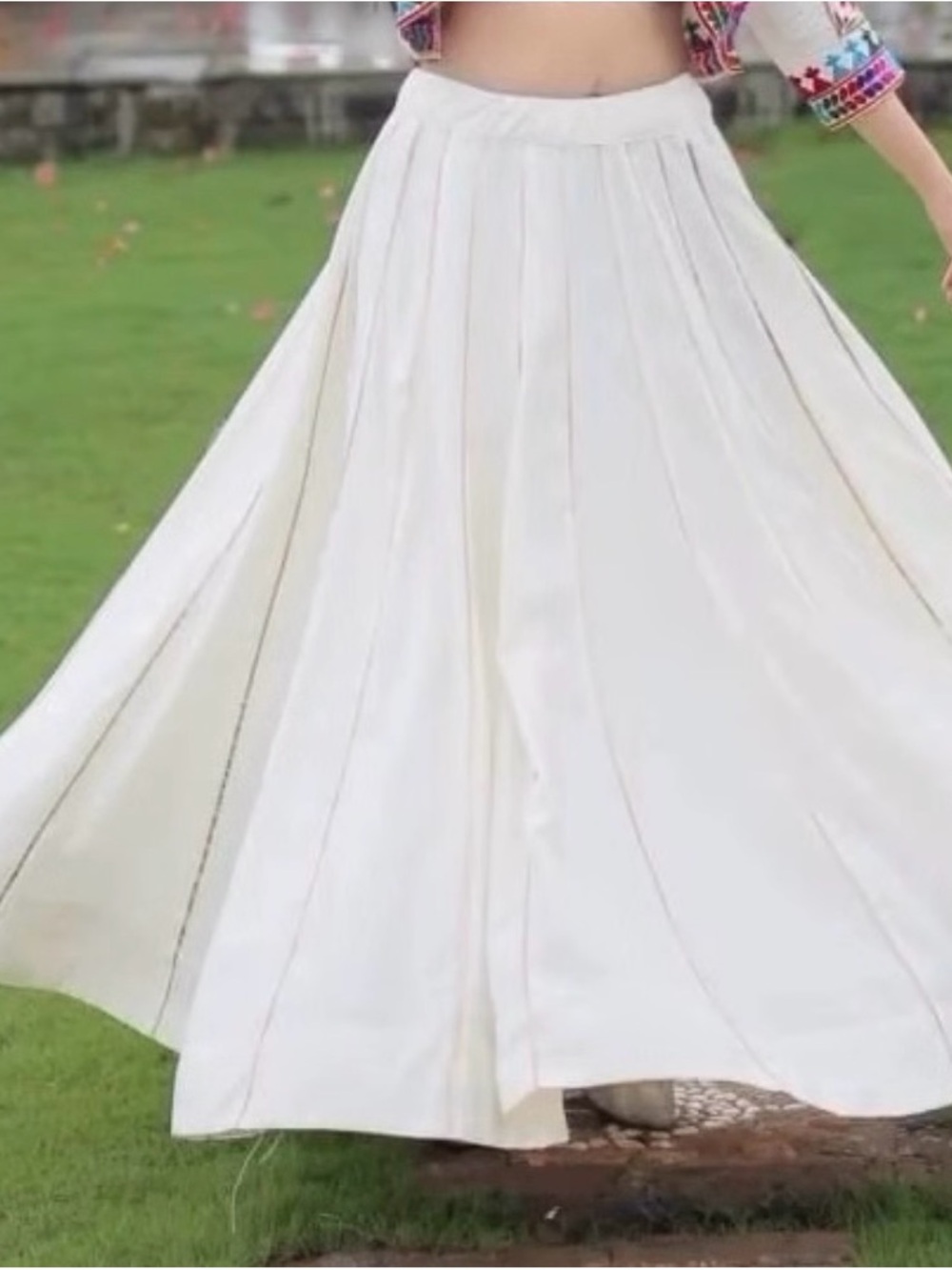 White heavy rayon lehenga skirt with flare, stiff border at bottom